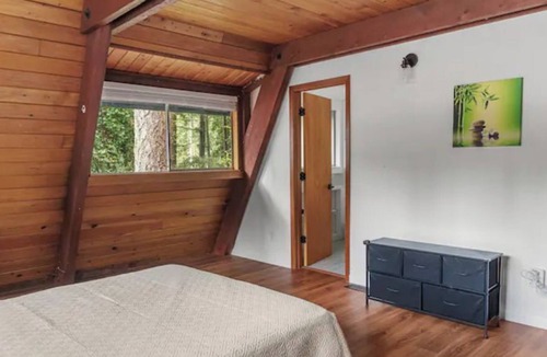 East Renton Highlands House | Gorgeous Home in Maplewood on 3/4 Acre