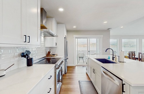 Chelan House | Gorgeous home with 92 feet of private waterfront, swim deck & private hot tub