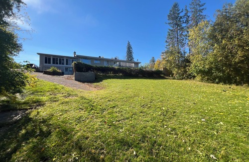 Cobden House | Gorgeous lake front and Amazing sunset . Retreat: Fun, Relaxation, and Nature.