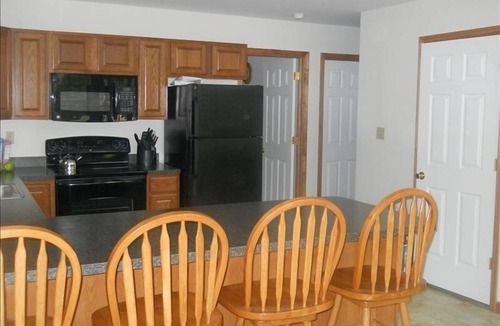 Blakeslee House | Gorgeous Lakefront Chalet on Lake Guenevere in Camelot Forest 4 Bedroom/3 Bath