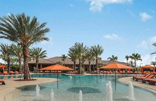Braden River House | Gorgeous lakefront home in Esplanade Golf & Country Club in Lakewood Ranch - Palm Meadow