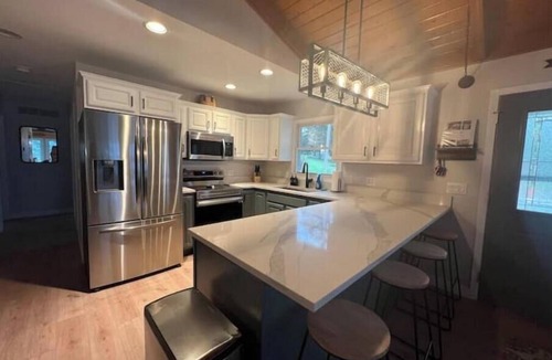 Woodland House | Gorgeous Lakefront Retreat with Waterside Bar Area