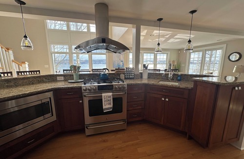 Skaneateles House | Gorgeous lakefront home on the East side of Skaneateles lake