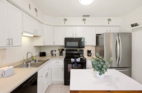 Englewood East House | Gorgeous master unit w 2 full kitchens