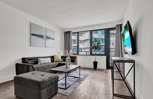 Mid Beach Apartment | Gorgeous Miami Beach Condo Beach Service 1614