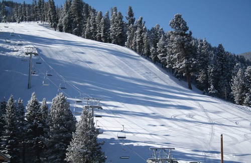 Red River Apartment | Gorgeous Mountain Views in Downtown Red River