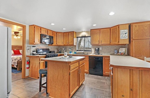 Ingleside House | Gorgeous Nautical 2/2 Lake House Chain O` Lakes with Hot Tub