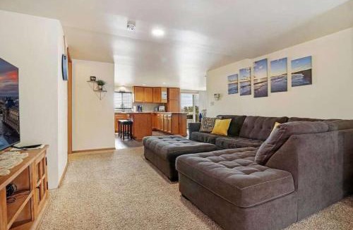 Ingleside House | Gorgeous Nautical Lake House Chain O' Lakes with Hot Tub Option
