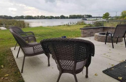 Ingleside House | Gorgeous Nautical Lake House Chain O' Lakes with Hot Tub Option