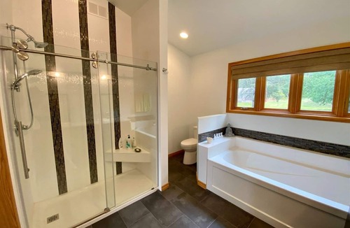 Kenora Cabin | Gorgeous new waterfront lakehouse in the shield country of Northwest Ontario!
