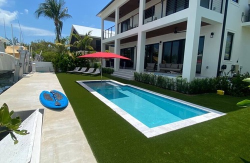 Venetian Shores House | Gorgeous newly constructed home in the exclusive neighborhood of Venetian Shores