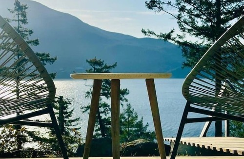 Bowen Island Apartment | Gorgeous Ocean & Mountain View King Suite