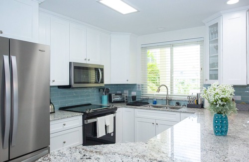 Seven Mile Beach Condo | Gorgeous ocean views on Seven Mile Beach!
