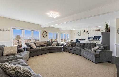 Long Beach House | Gorgeous Oceanfront Home - Huge Deck To Enjoy the Ocean Breezes