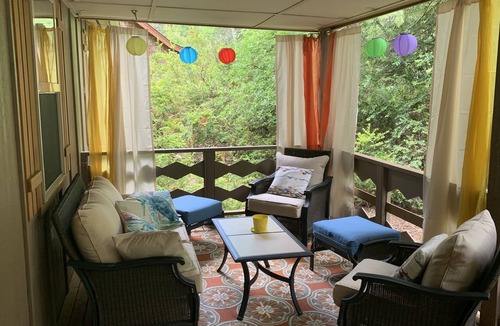 Burley House | Gorgeous open concept. King, queen and bunks. Kayaks, games, videos. Family fun!