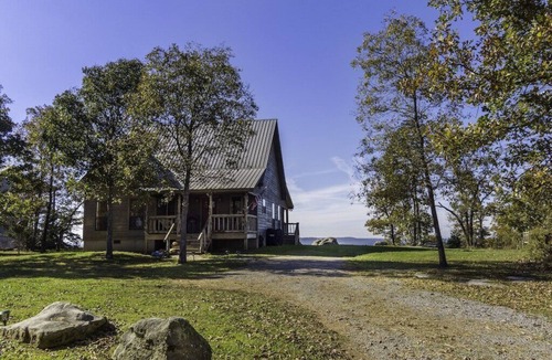 Mentone Cabin | Gorgeous panoramic mountain views from the hot tub!
