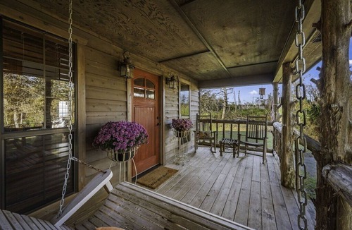 Mentone Cabin | Gorgeous panoramic mountain views from the hot tub!