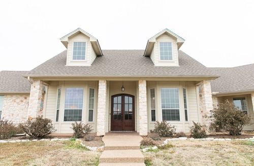 McLennan County House | Gorgeous Ranch House on 18 acres