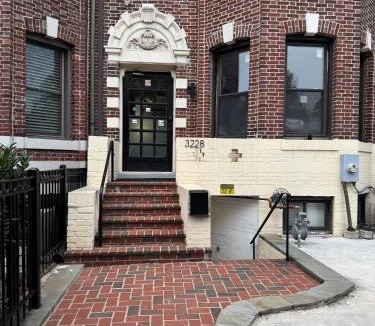 Columbia Heights Apartment | Gorgeous Refurbished 1Bdrm and 1Den Home