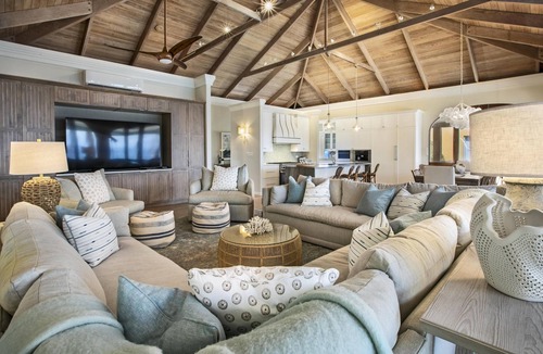 Estate Peterborg Villa | GORGEOUS REMODEL! Major WOW Factor! Stunning Views, Private!