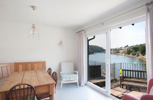 Noss Mayo House | Gorgeous riverfront holiday cottage