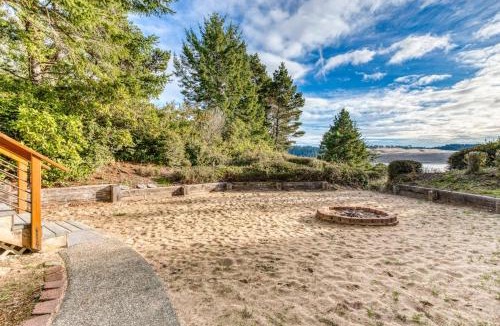 Florence House | Gorgeous riverfront house with entertainment - near Bay Street and the beach