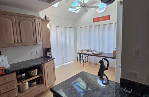 McHenry House | Gorgeous Riverside Retreat on the water-walking distance to Riverwalk & downtown