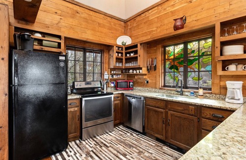 Nellysford Cabin | Gorgeous Rustic Mountain Cabin with Scenic Views! Welcome to Green Oak Cabin