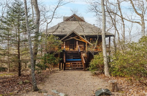 Nellysford Cabin | Gorgeous Rustic Mountain Cabin with Scenic Views! Welcome to Green Oak Cabin
