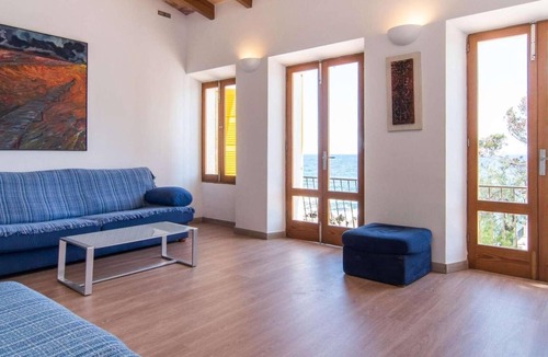 Cala Ratjada Villa | Gorgeous seafront villa.
