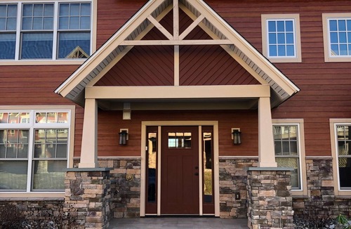 West Dover House | Gorgeous Slope side Ski-on/Ski-off townhome in the highly desirable TrailsEdge.