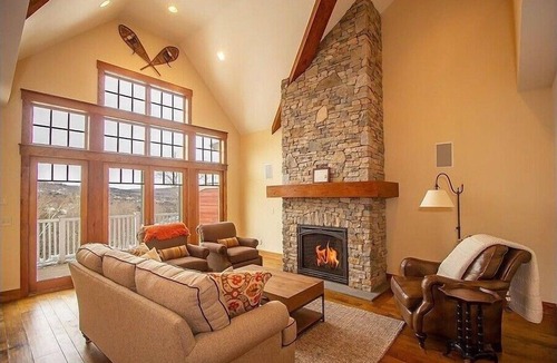 West Dover House | Gorgeous Slope side Ski-on/Ski-off townhome in the highly desirable TrailsEdge.