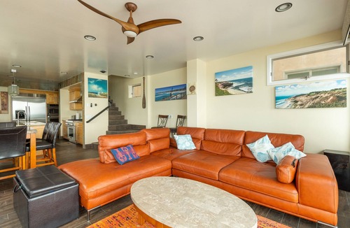 South Oceanside House | Gorgeous Spacious 4 Bedroom Beach House with Modern Amenities
