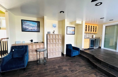 South Oceanside House | Gorgeous Spacious 4 Bedroom Beach House with Modern Amenities