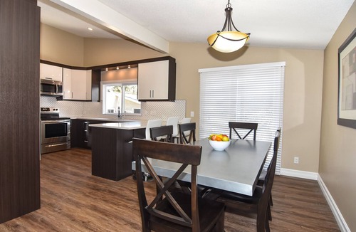 Dalhousie House | GORGEOUS, SPACIOUS, 6BDRS, 3.5BATHS, AC, CLS TO LRT, GROCERIES, MINS TO D/TOWN