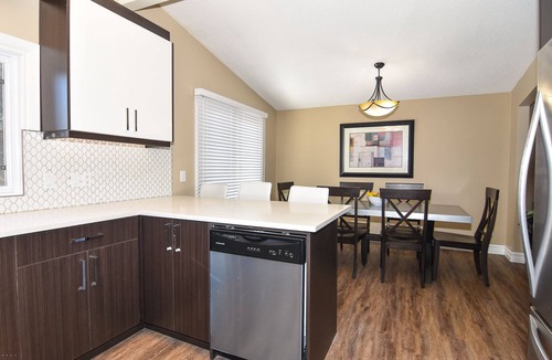 Dalhousie House | GORGEOUS, SPACIOUS, 6BDRS, 3.5BATHS, AC, CLS TO LRT, GROCERIES, MINS TO D/TOWN