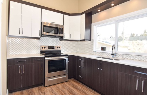 Dalhousie House | GORGEOUS, SPACIOUS, 6BDRS, 3.5BATHS, AC, CLS TO LRT, GROCERIES, MINS TO D/TOWN