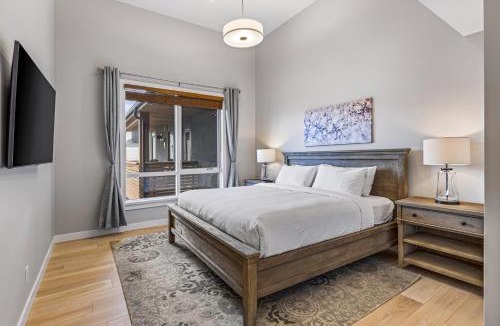 Canmore House | Gorgeous Spring Creek Penthouse