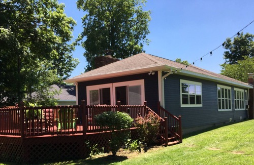Cassopolis House | Gorgeous Summer Cottage! Near Park Shore Beach