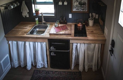 Victor House | Gorgeous Tented Cabins near the Sapphire Mountains in the Bitterroot Valley Northwestern Montana, for a Glamping Getaway!