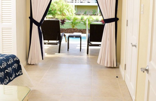 Vuemont Villa | Gorgeous Three Bedroom in Secluded Area