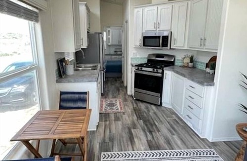 Levan Cabin | Gorgeous Tiny House on Yuba Lake for a Unforgettable Glamping Getaway in Utah
