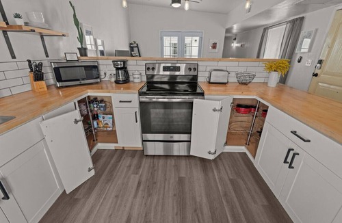Rincon Heights Villa | Gorgeous Tucson Digs Walking to U of A