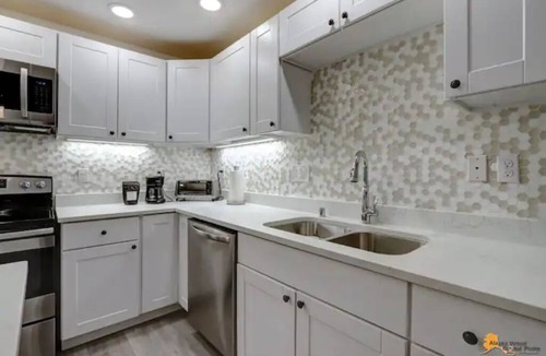 Midtown Anchorage Apartment | Gorgeous unit will have you never wanting to leave