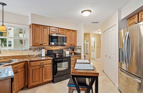 Isla del Sol Condo | Gorgeous Updated 2 Bedroom Lake View Unit in