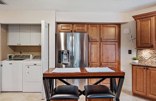 Isla del Sol Condo | Gorgeous Updated 2 Bedroom Lake View Unit in