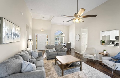 Shannon House | Gorgeous, updated 4 bedroom home that sleeps 10!