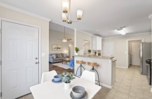 Shannon House | Gorgeous, updated 4 bedroom home that sleeps 10!