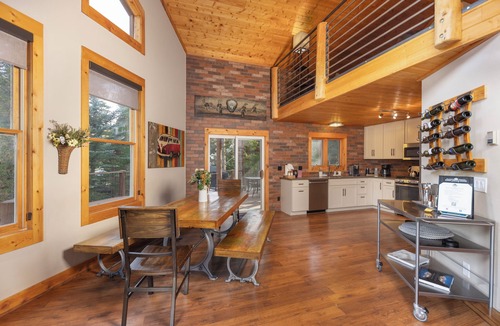 Blue River House | Gorgeous updated mountain home just minutes from the slopes, private hot tub, pool table!