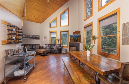 Blue River House | Gorgeous updated mountain home just minutes from the slopes, private hot tub, pool table!
